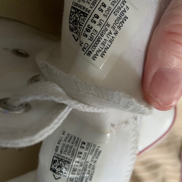 Converse Chucks low top. Excellent condition w/box - Picture 3 of 5